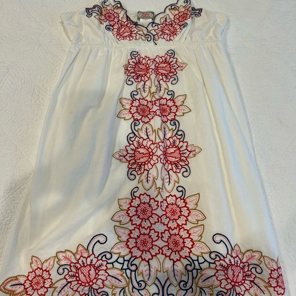 Embroidered white summer dress - Picture 2 of 2